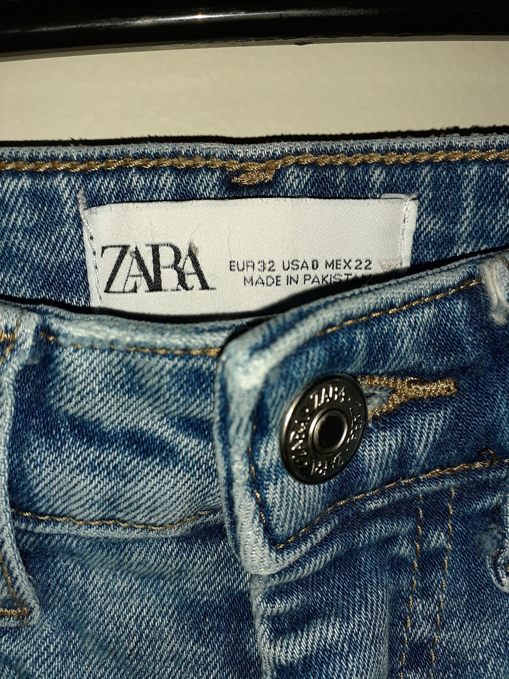 ZARA Light Wash High-Rise Women’s Jeans
